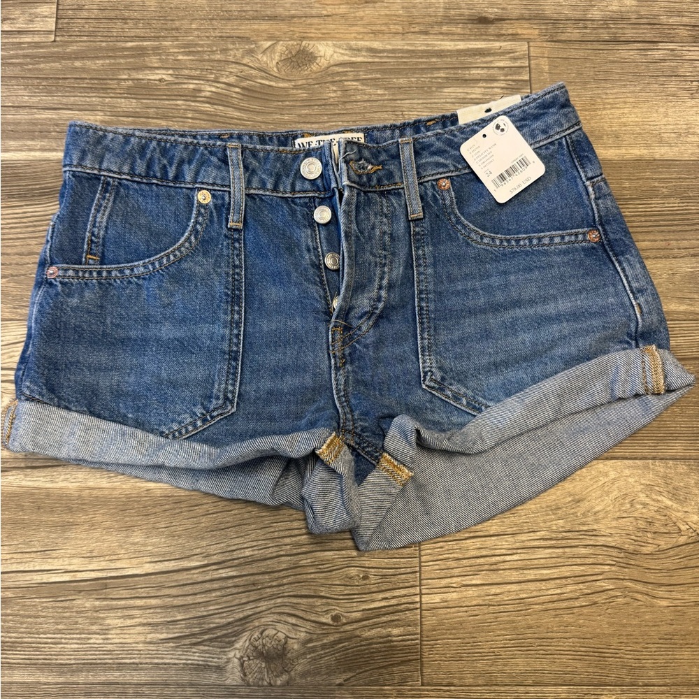 NWT. We The Free Classic Blue Jean Shorts. Free People Size 24